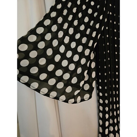 Woman Within  Size 14/16 Black White Polka Dot Crinkle Blouse - Picture 4 of 8